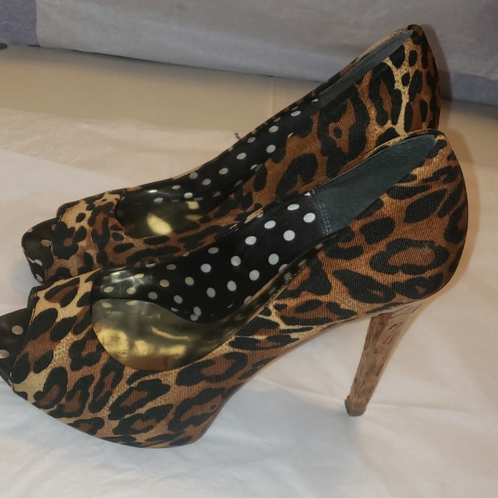 Shoes - Picture 4 of 5